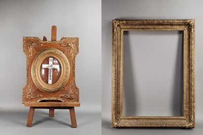 deux photos d'un cadre contenant une croix