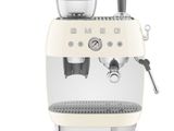 Machine à expresso Brevillel sur fond blanc