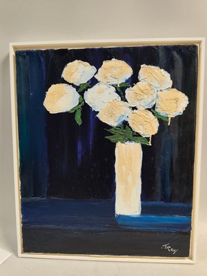 une peinture de fleurs blanches dans un vase sur une table