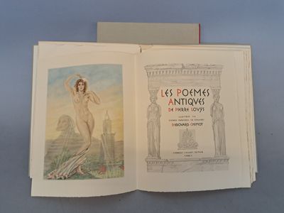un livre dans lequel figure la photo d'une femme