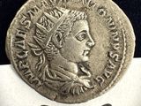 une pièce d'argent portant une tête de femme et une couronne