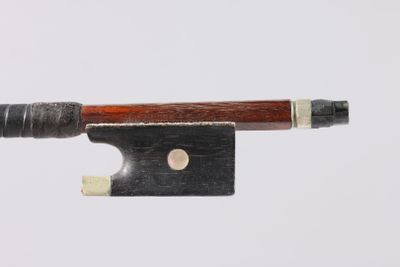 an image of a violin bow with a wooden handle on a white background