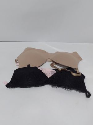 Lot de 2 - Ces deux lingeries féminines arborent des bonnets…