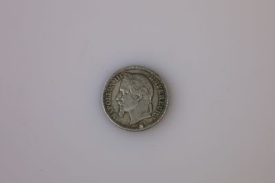 l'image d'une pièce d'argent sur un fond blanc