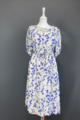 CELINE Paris. Robe en soie à motif de campanules bleu/mauve …