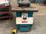 l'image d'une machine installée dans un garage