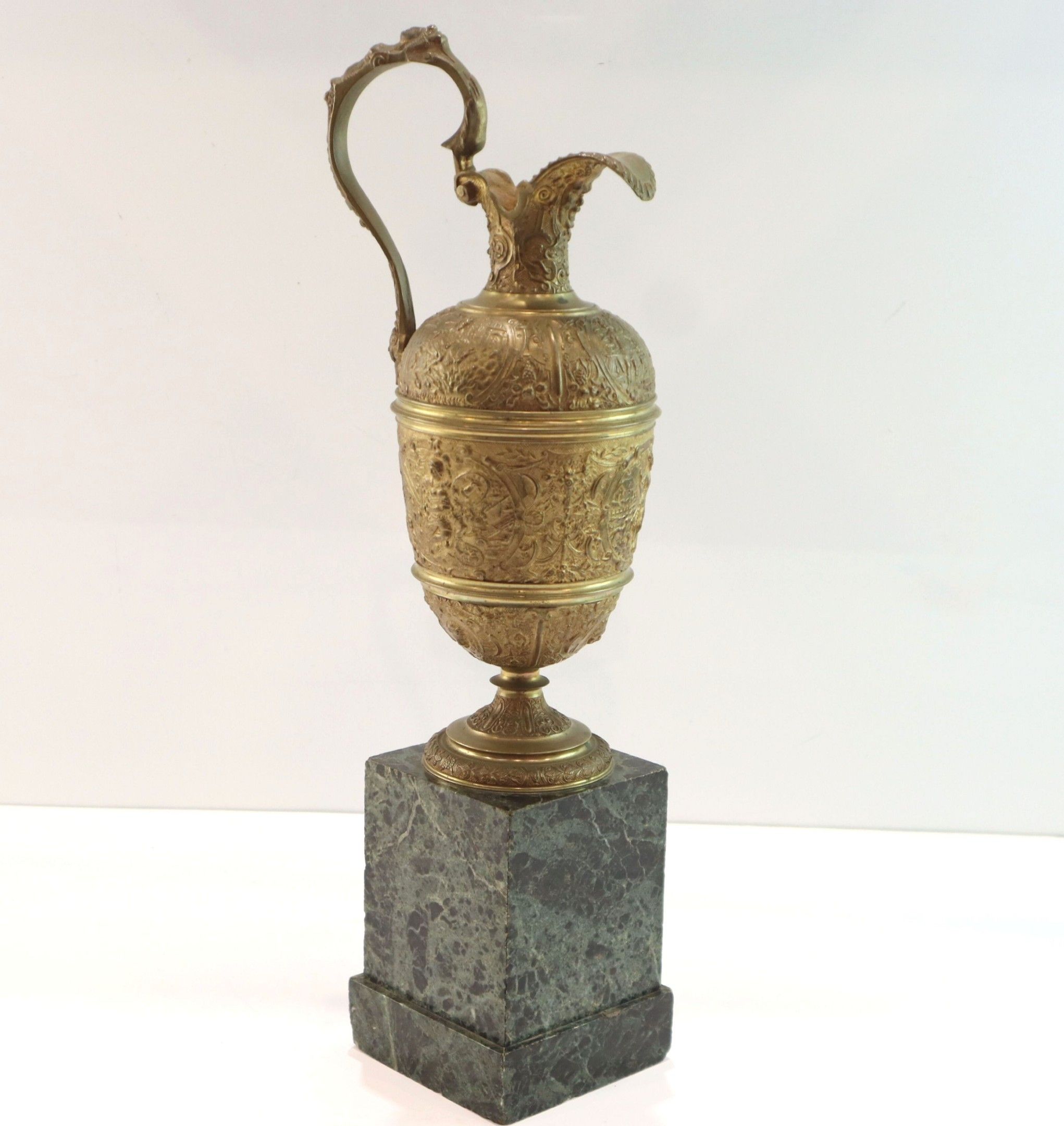 Objets d'art & Curiosités