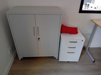 1 bureau, 1 table, 1 fauteuil, 2 caissons, 1 armoire basse m… (photo 3)