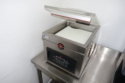 SUR DESIGNATION : Une machine sous vide SAMMIC modèle SE-310…