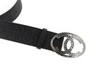 une photo d'une ceinture noire avec une boucle argentée