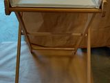 un plateau blanc posé sur une table