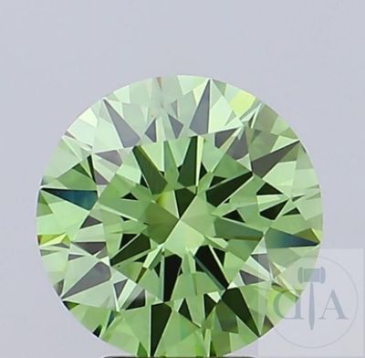 un diamant vert est représenté sur une surface blanche