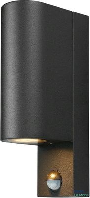 un gros plan d'une applique murale noire sur fond blanc
