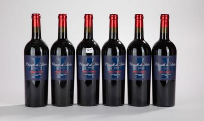 six bouteilles de vin rouge alignées