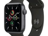 Apple Watch Series 5 GPS, 44 mm, boîtier en aluminium gris sidéral avec bracelet Sport noir