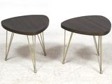 paire de tables d'appoint de style « mid-century modern » avec des pieds en épingle à cheveux