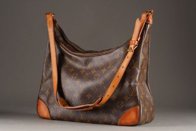 louis vuitton monogram canvas shoulder bag