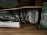 une boîte avec un tas d'outils à l'intérieur