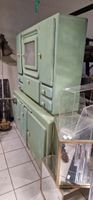 Buffet deux corps des années 1950 peint en vert. (photo 4)