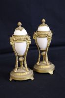 Paire de cassolettes couvertes à usage de bougeoirs retourna… (photo 4)
