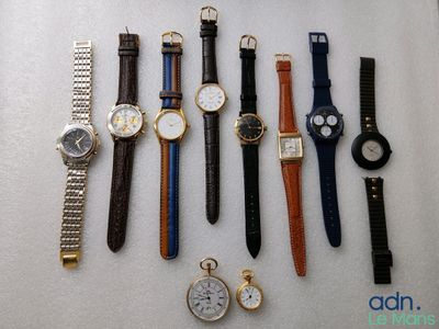a lot of watches that are sitting on a table