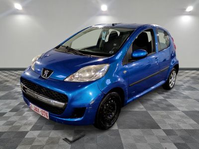 PEUGEOT - 107 1.0E 12V 68CH BLUE LION TRENDY - ES - Mise en …