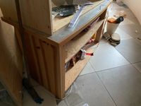 Un comptoir de caisse arrondi en pin et métal (photo 4)