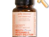 un flacon de multivitamines à côté d'un flacon de comprimés