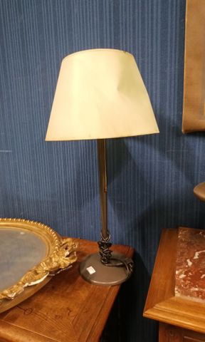 Lampe de bureau en métal laqué
