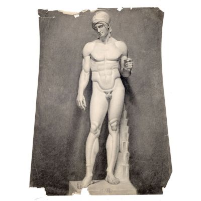 une photo en noir et blanc représentant la statue d'un homme