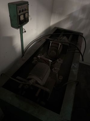 a machine that is sitting on a table in a room