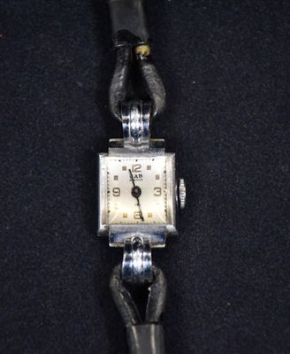 GAB Besançon : vers 1960: Montre bracelet dame design en aci…