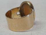 bague plaquée or avec une pierre marron au centre