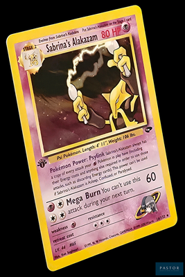 une carte Pokémon jaune sur laquelle figure l'image d'un chien
