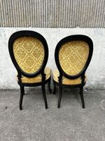 Paire de chaises médaillon en bois noirci garnies de tissus … (photo 5)