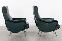 Une paire de fauteuils ou chaises longues « Lady Chair », da… (photo 6)