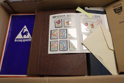 1 carton avec vrac (nombreux timbres anciens)