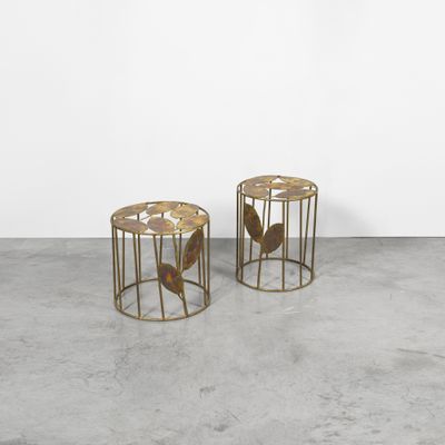 paire de tables d'appoint en feuille d'or, de style [nom de la personne]