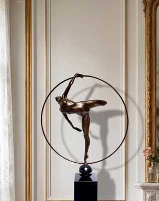 La Gymnaste au cerceau. Grand bronze de la seconde moitié du…