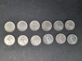 gros plan d'un paquet de pièces de monnaie sur une table