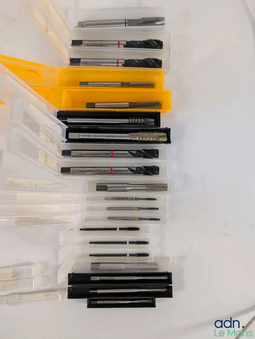 Lot de 20 tarauds divers. - Ce lot chez vous partout en Fran…