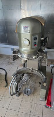 a machine that is sitting on the floor in the kitchen