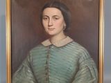portrait d'une femme en robe verte