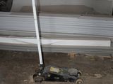 a picture of a floor jack in the middle of a room
