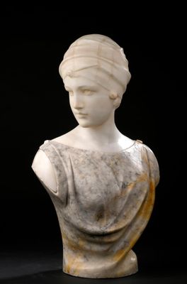 buste en marbre d'une femme coiffée d'un turban