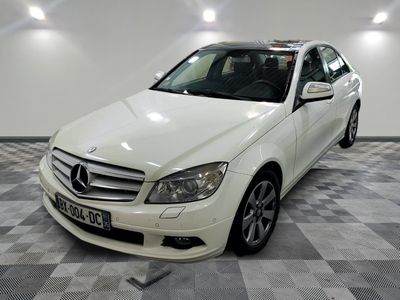 une photo d'une Mercedes-Benz blanche, Benz, Benz, Benz, Benz, Benz, Benz, Benz, Benz, Benz, Benz, Benz, Benz