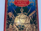 un vieux livre sur lequel figure l'image d'un globe terrestre entouré d'autres objets