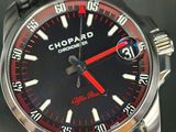 la montre est noire et rouge, avec une trotteuse rouge deuxième deuxième deuxième deuxième deuxième deuxième deuxième deuxième deuxième troisième troisième troisième troisième troisième troisième troisième troisième troisième troisième troisième troisième
