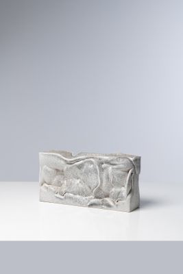 une image représentant une sculpture de cheval sur un fond blanc