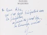 une image montrant un gros plan d'une feuille de papier sur laquelle figurent des inscriptions